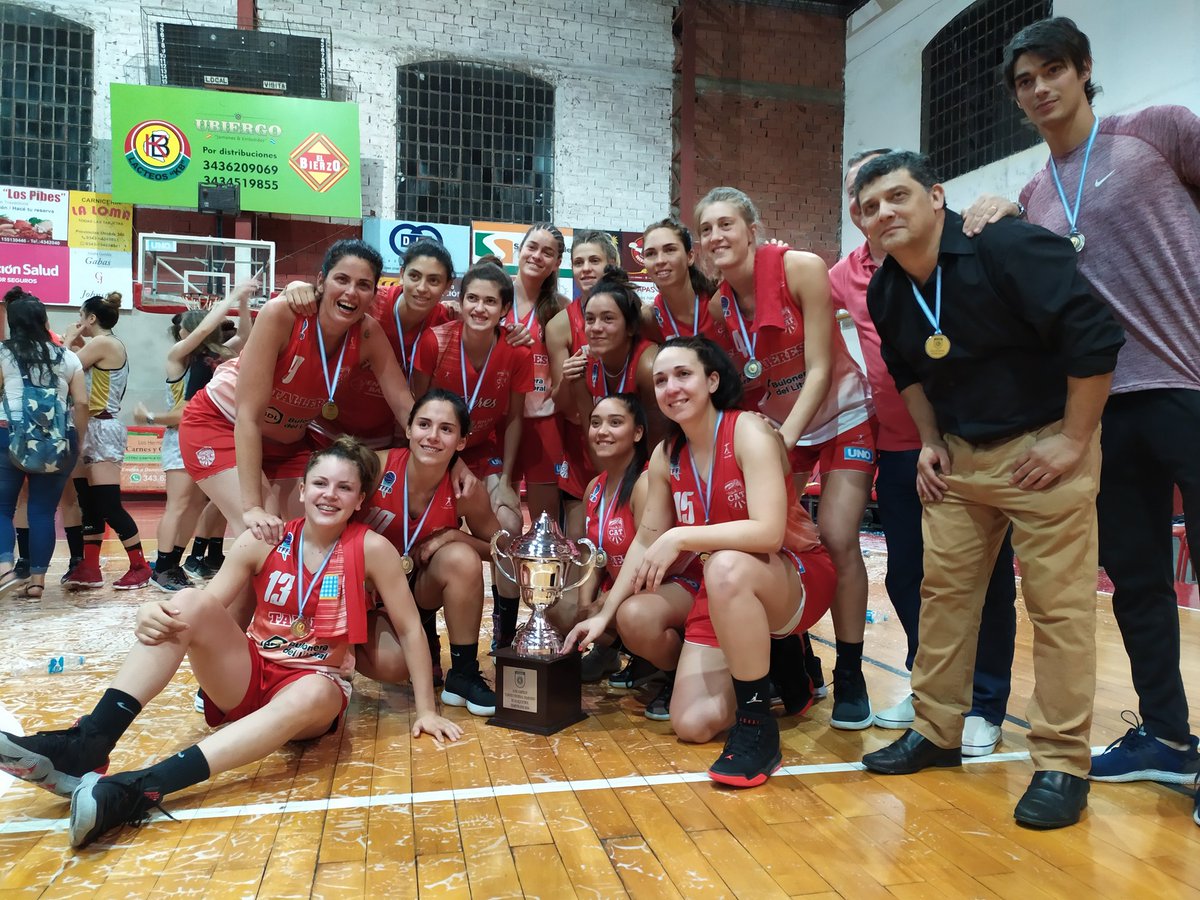 🏀🥈 Otra gran campaña del DT santafesino Pablo González al comando de <a href="/TalleresParana/">Club Atlético Talleres</a>, subcampeón del @FederalFemenino al perder la final 59-58 ante el jerarquizado <a href="/clublanus/">Club Lanús</a>. En el país de la grieta, deberíamos revisar archivos, logros y rendimientos. 📞📞 <a href="/Santarosabasket/">SantaRosaOficial</a>