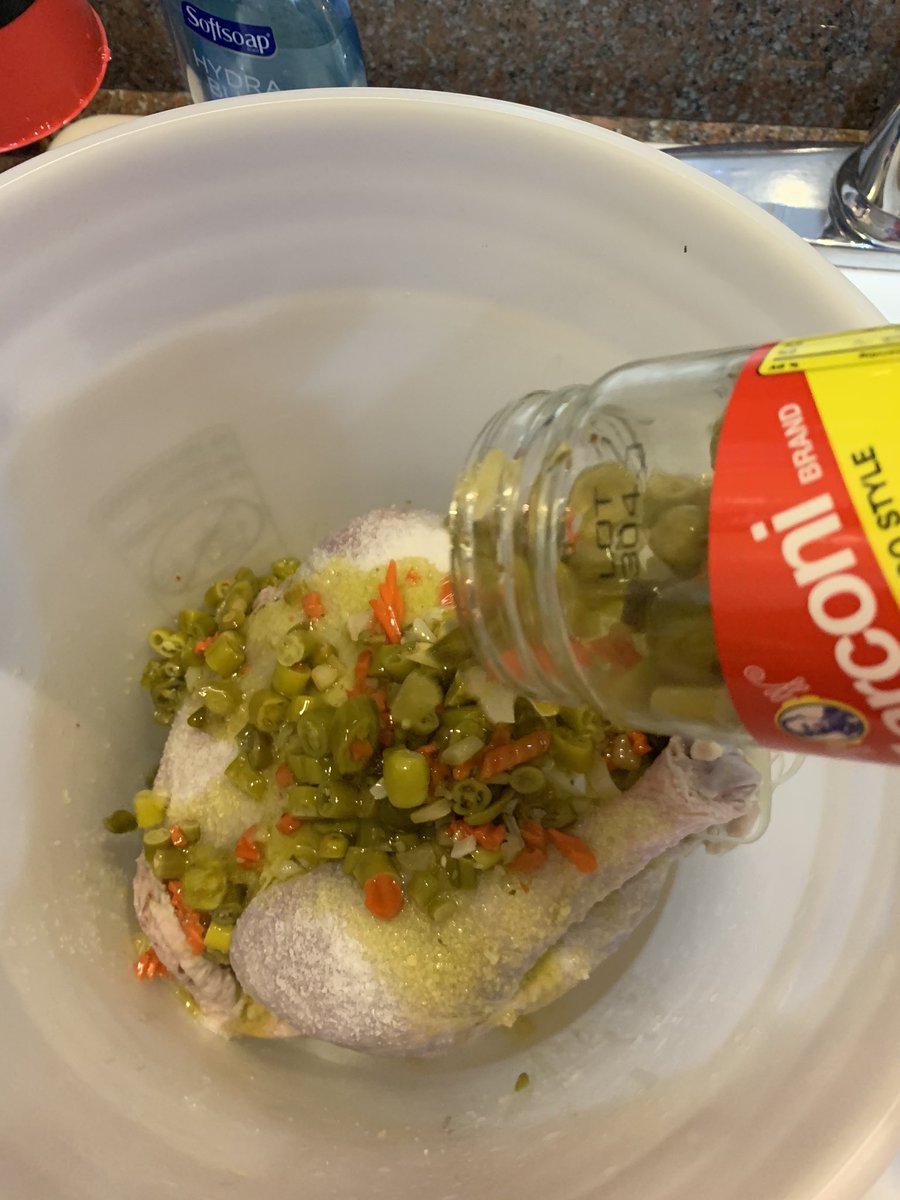 MarconiFoods's tweet photo. Small bird.
Big flavor.
Brined with Marconi #Giardiniera
#makeitmarconi https://t.co/3lNmTWbQaW