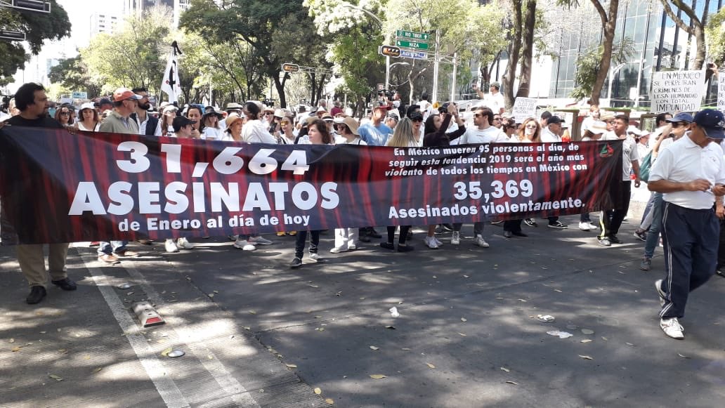 adrixmm's tweet photo. Hoy en LA Marcha 1 diciembre  afuera @lopezobrador_ fuera @MorenaPrensa fuera gobierno se ineptos.!!!! Es real no es fotomontaje!!! Mexico ya no te quiere!!!!!! Abajo @lopezobrador_ https://t.co/a3oCugQPej