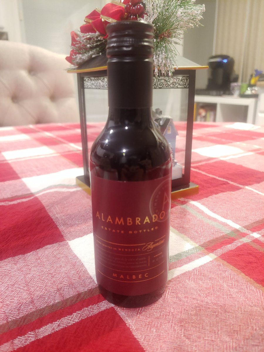 LilMackaronii's tweet photo. 24 DAYS OF DRINKING COMMENCE!
Remember the Holiday Wine Calendar I shared a while back? Well, it's time to taste it! We got a red wine to start off with. Not a fan of the reds but trying to expand my taste. It's not bad π #24DaysOfDrinking #wine #AdventCalendar https://t.co/2E583i1tvM