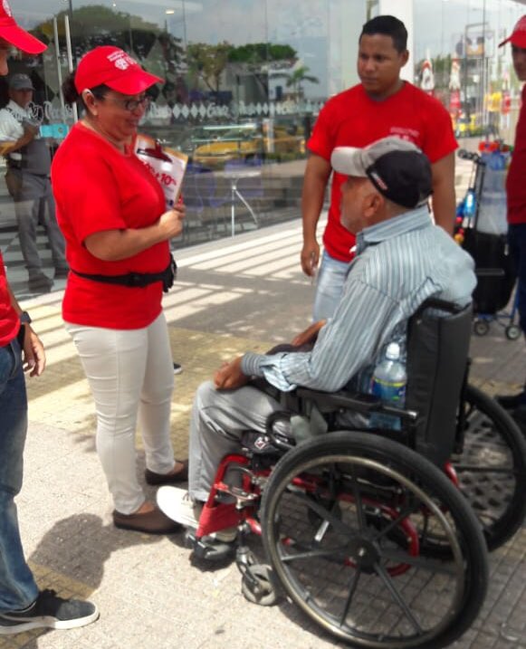 AlainVelez's tweet photo. #ProtecciónEspecialEc | En Guayaquil, @InclusionEc realizó abordajes por medio de la Fundación Arco Iris para prevenir prácticas de mendicidad en avenidas y espacios públicos. 

El Gobierno del Presidente @Lenin garantiza derechos de las personas vulnerables.  

@IvanGrandaM https://t.co/wrKV9qfM4u