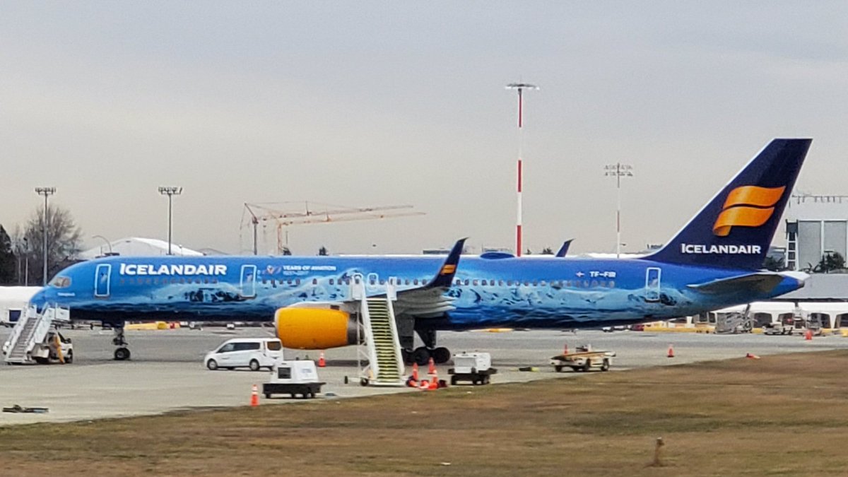 veryboeing's tweet photo. Icelandair #B757 #TFFIR CYVR https://t.co/8L8naLDXPt