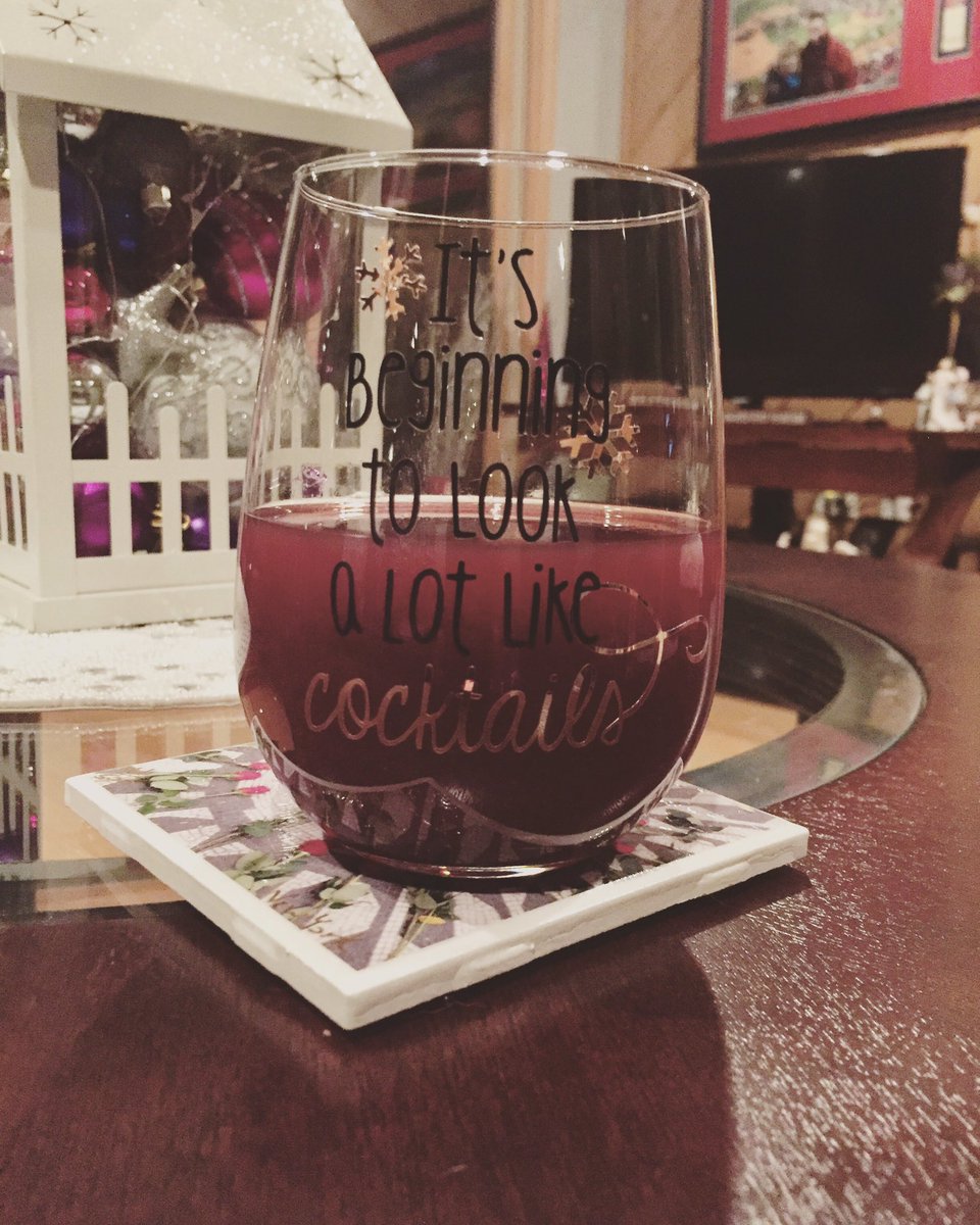 EllynCarrabis's tweet image. It’s beginning to look a lot like cocktails!