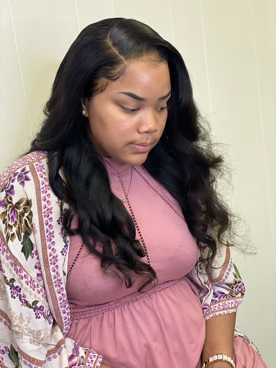 Frontal install + soft baby hair 💕 #TheBougieBabeExperience🤩
link in bio 

#Houmahairstylist #Louisianahairstylist #Triparishhairstylist