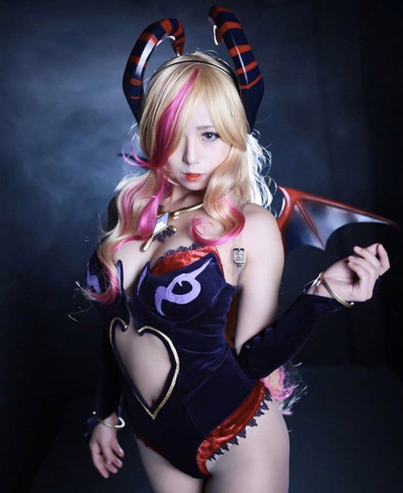 Cosplay_Kandy's tweet photo. https://t.co/1IvcdT8IDS has her horns up @Cosplay_Kandy 
.
#コスプレ #角色扮演 #cosplayer https://t.co/idQP6zva3J