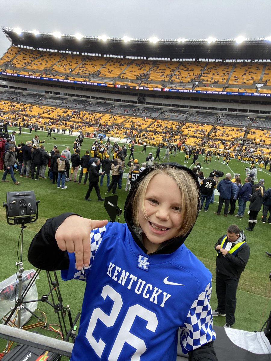 shelldent's tweet image. Benny Snell football!!!! 💛🖤💛🖤 Awesome to see @benny_snell today in Pittsburgh! What a game! #bbn #weareuk