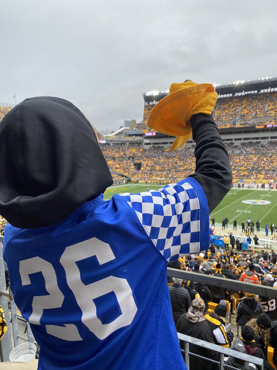 shelldent's tweet image. Benny Snell football!!!! 💛🖤💛🖤 Awesome to see @benny_snell today in Pittsburgh! What a game! #bbn #weareuk