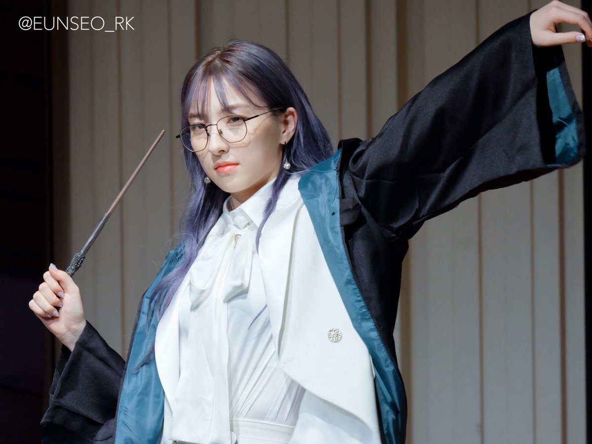 EUNSEO_RK's tweet photo. 191201

지팡이는 마법과 같은 힘을 발휘하였다🧙‍♀️💫

#우주소녀 #WJSN #宇宙少女 #은서 #EUNSEO #ウンソ https://t.co/9AiO5W353B