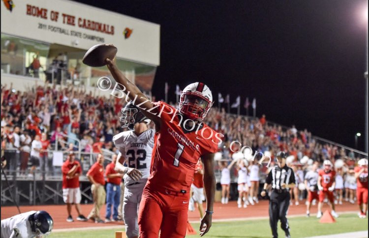 brendonlewis123's tweet photo. Cardinal nation, thank you for all the love and support these past 3 years. It has been a blessing to be able to play for such an amazing community. As I continue on to a new chapter Melissa will always be apart of me. #GoCards https://t.co/pw4PioDGFW