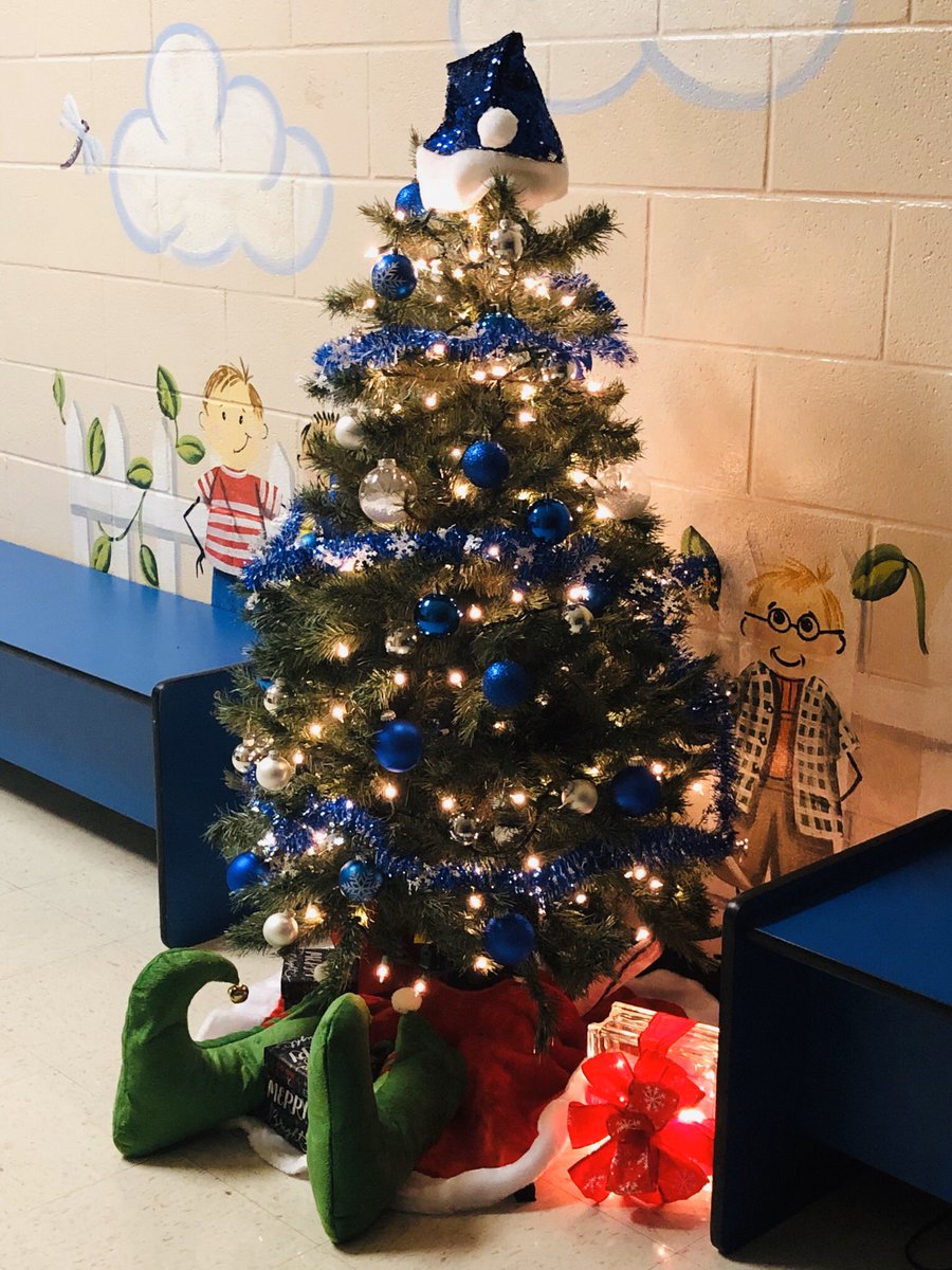 DevSamuelson's tweet photo. Somebody sprinkled Christmas cheer at school! I can’t wait to share it with my friends! 🥰🎄 https://t.co/32zjb989e4