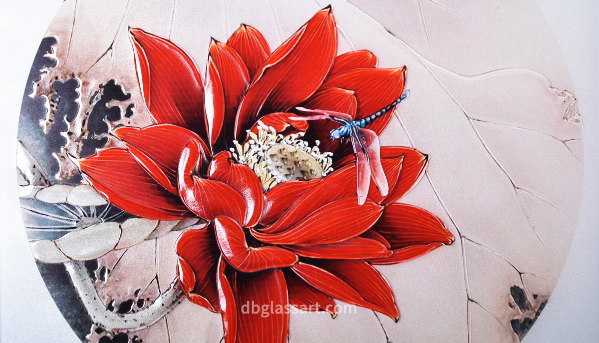 Red Lotus
Size: H600*600mm
Material：#fusedglass
#glasslotus #flowerart #lotusart #fusedglassart #lotusflower #interiordesign #lifestyle #giftideas #Chineseart #traditionalart #glassflower
