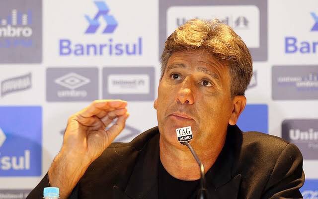 futebol_info's tweet photo. “O ano do Grêmio foi maravilhoso. Poderíamos ter vencido mais? Sim, poderíamos. Mas quantos clubes ganharam algo além do Estadual? O Flamengo gastou R$ 200 milhões, e ainda foi eliminado pelo Athletico. Teve clube que gastou muito e está fora do G6.”

Renato Gaúcho. https://t.co/3o9HFSrS0v