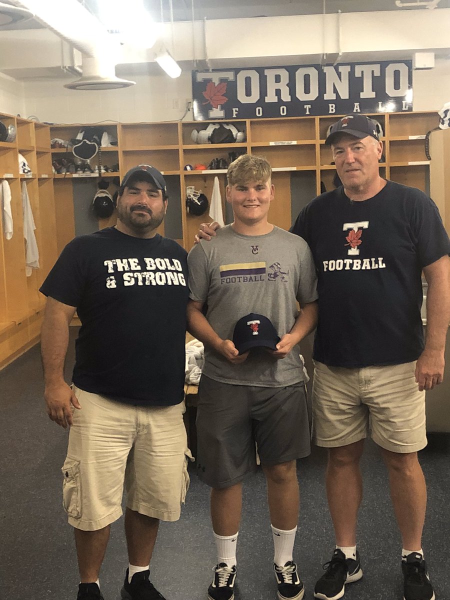 Honoured to receive an offer from <a href="/UofTBluesFB/">Varsity Blues Football</a> . Thank you to Coach Marshall, Mullen and Cappiello for meeting with my family and extending this opportunity. @VarsityBluesFB