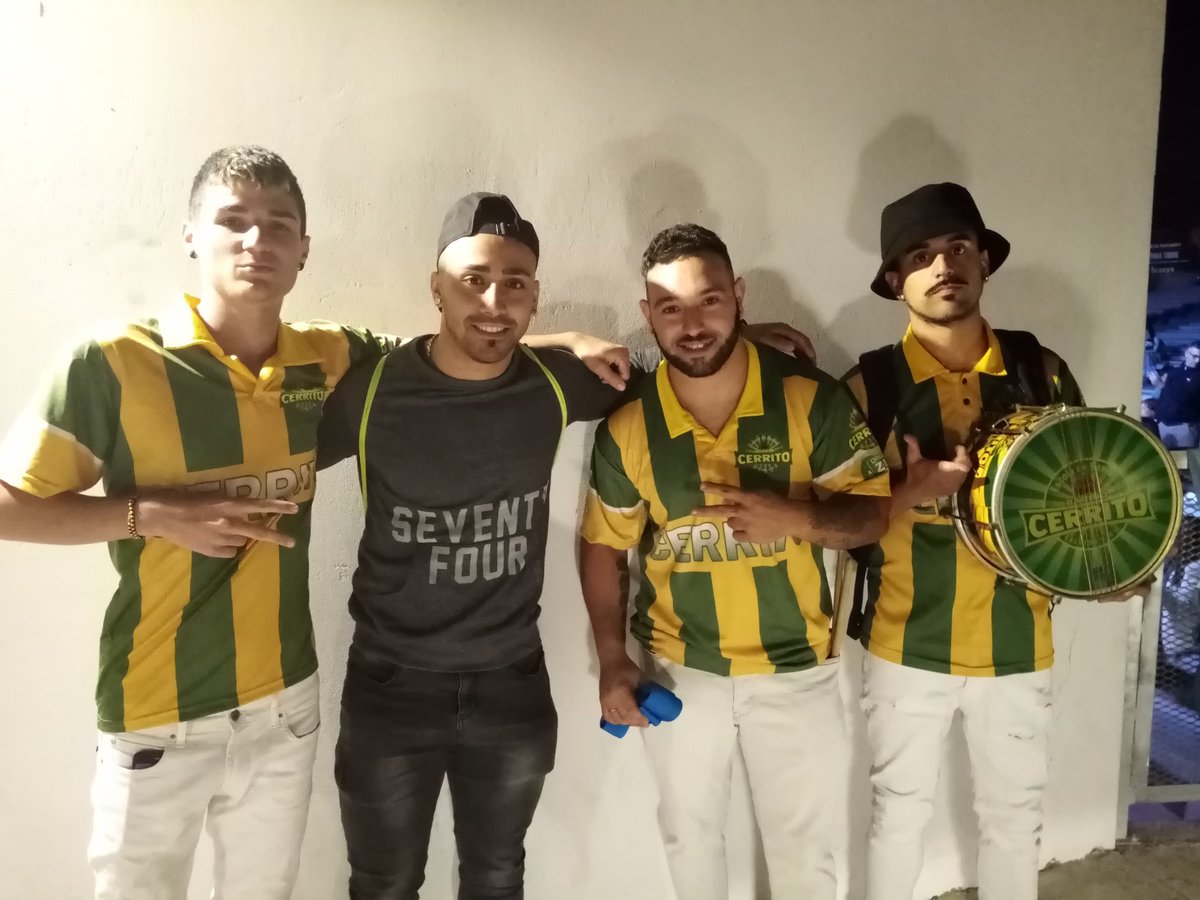 SportivoCerrito's tweet image. Se viene la bateria increible de scola do samba barrio Cerrito 🔰

#CSC90años🔰