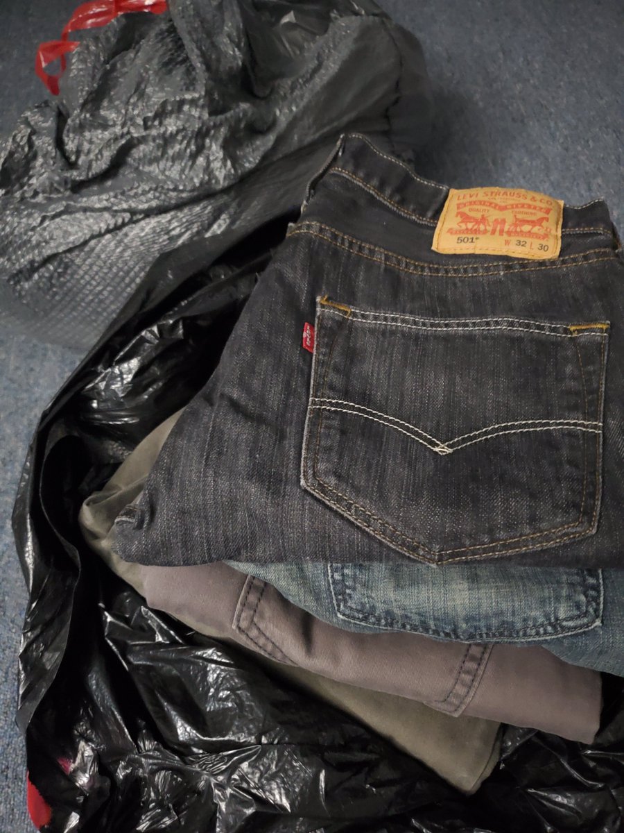 AKC718's tweet image. Collected 50pc of old Levi Jeans for #PledgeForHumanity 
All going towards a local clothing drive.

What other candidates are even proposing doing anything like this.
Just ivory tower "planning" is what I see.  Andrew Yang is truly the Peoples President.