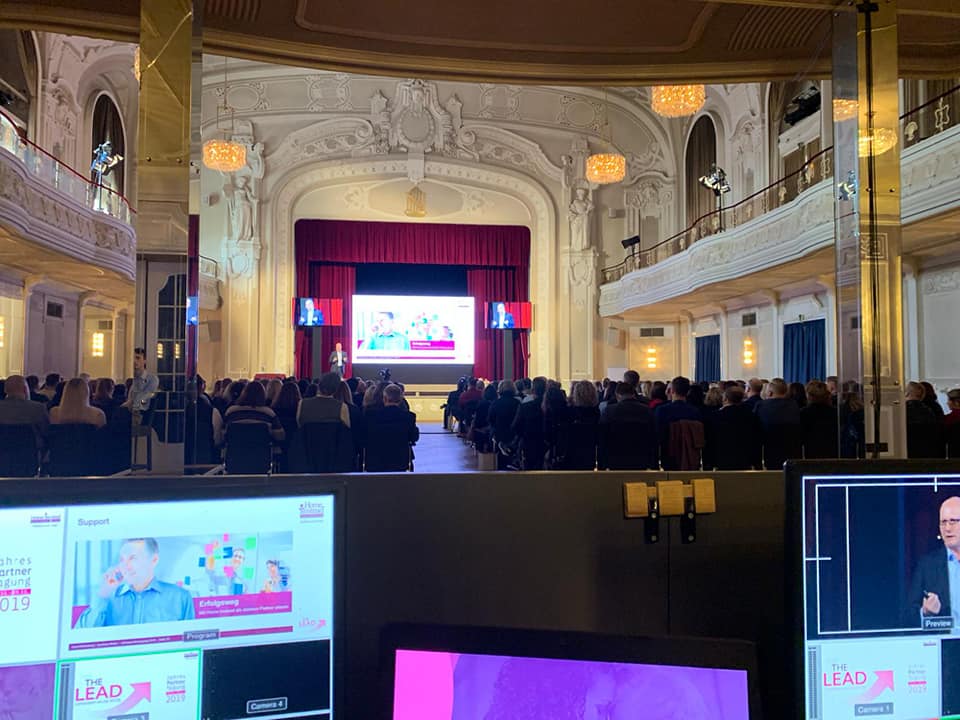 ATM_Events's tweet image. 100+ Telefonate und, 1000+ Kilometer und Mails und monatelange Vorbereitung machten die Gesamtorganisation der Jahrespartnertagung von Homeinstead Senior Care in Deutschland durch ATM Events zu einem rießen Erfolg.

 #Tagung #WorkingForTheBest #Homeinstead #eventsdiebegeistern