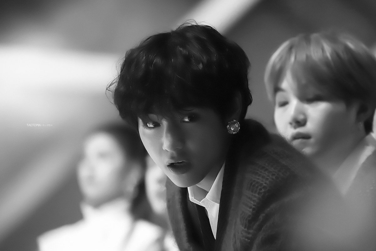 taetopia951230's tweet photo. 191130 MMA 멜론뮤직어워드
#BTS #V #뷔 #태형 @BTS_twt https://t.co/uMJyyEMw1m