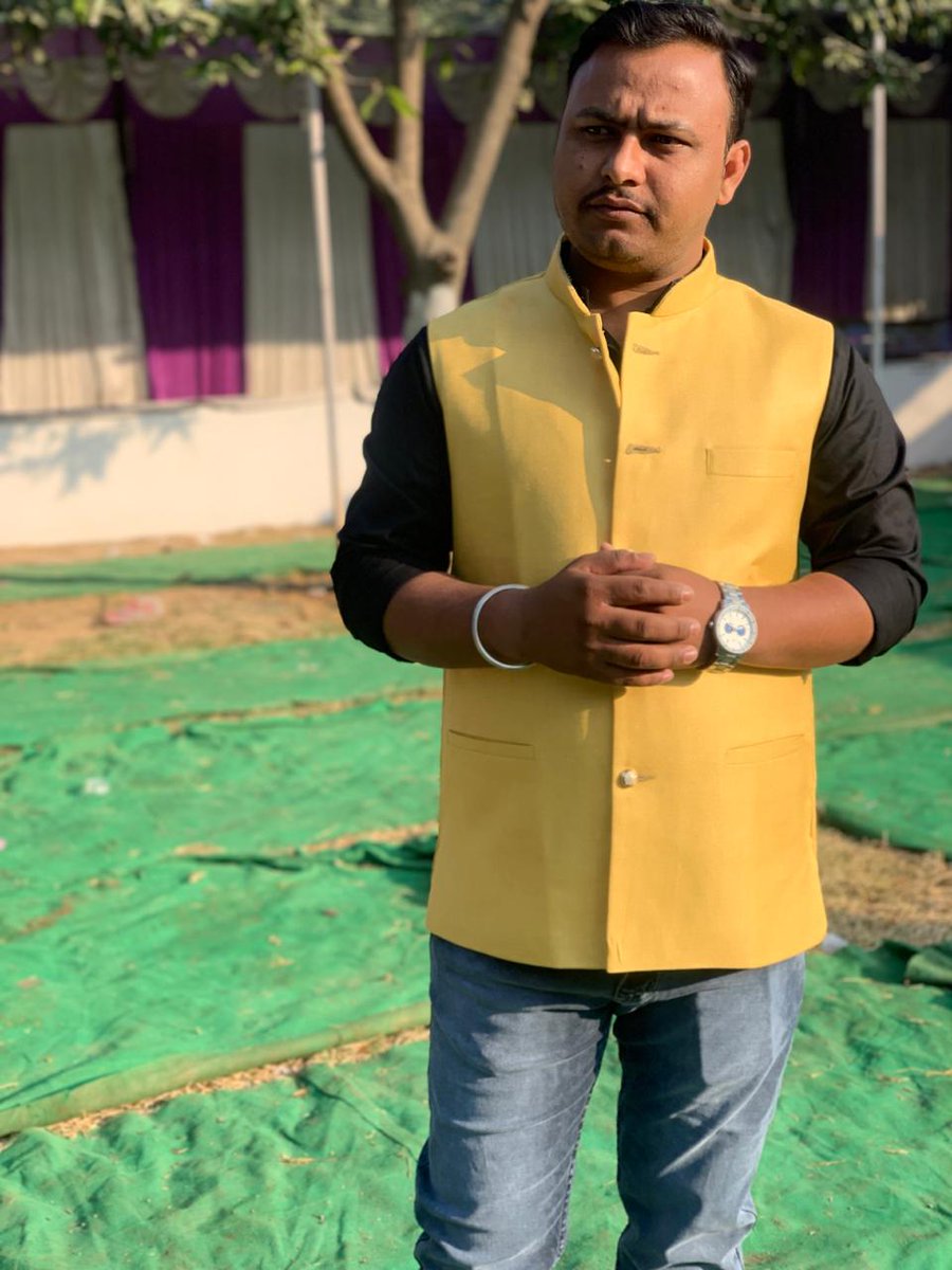 PrraatikSinghB2's tweet photo. उचेहरा(जिला-सतना) में बुआ जी की शादी-विदाई !!
#BuaakiShadi #Satna #Marriage_function #Vidai
@MPBJYM @Ramesh_Mendola https://t.co/odJD2BaXRQ
