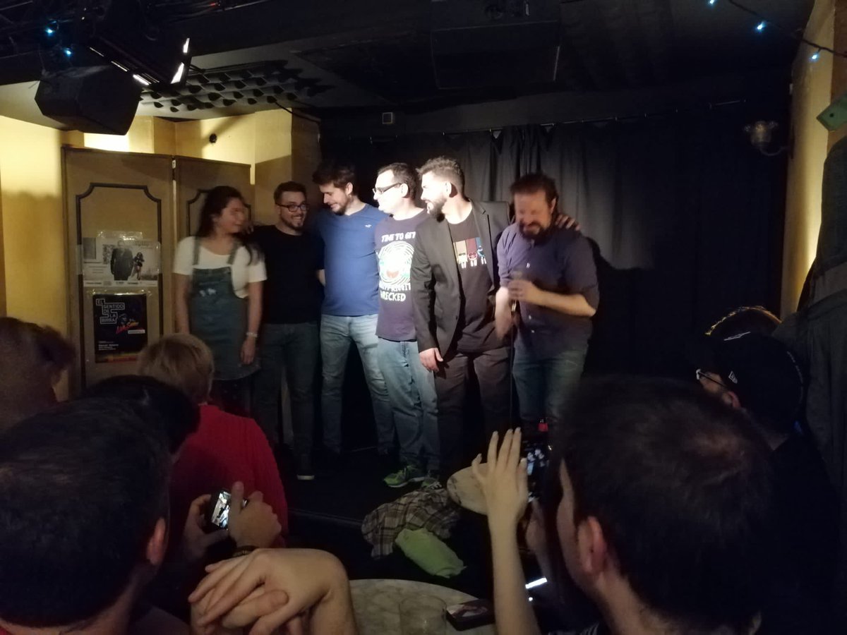 Aureli_DelPozo's tweet photo. Fabulosa noche de monólogos anoche en #elMedi ! @ManuProscrito , mis compañeros de @PerformArt1 y un servidor estuvimos dándolo todo ante un público entregado que llenó el local hasta la bandera. Muchas gracias a todos!!! 🎉🎉🎤🎤 @DeboGallen 😍💖 #monologos #humor #performart https://t.co/wQ7jfnqUxL
