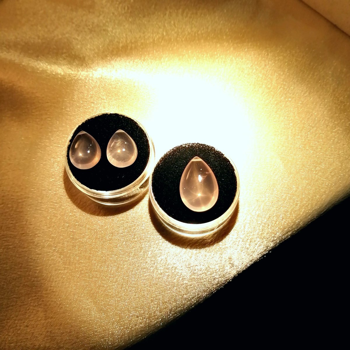 thwyjewel's tweet photo. 大事に隠し持っていたスターローズクォーツをオーダーセットに投入しました。
トップ用と、耳用のセット各1のみです。
#ローズクォーツ #スターローズクォーツ #恵比寿駅 #accessoriesgarden #thwyjewel #starrosequartz https://t.co/vk7JSG0Sfq