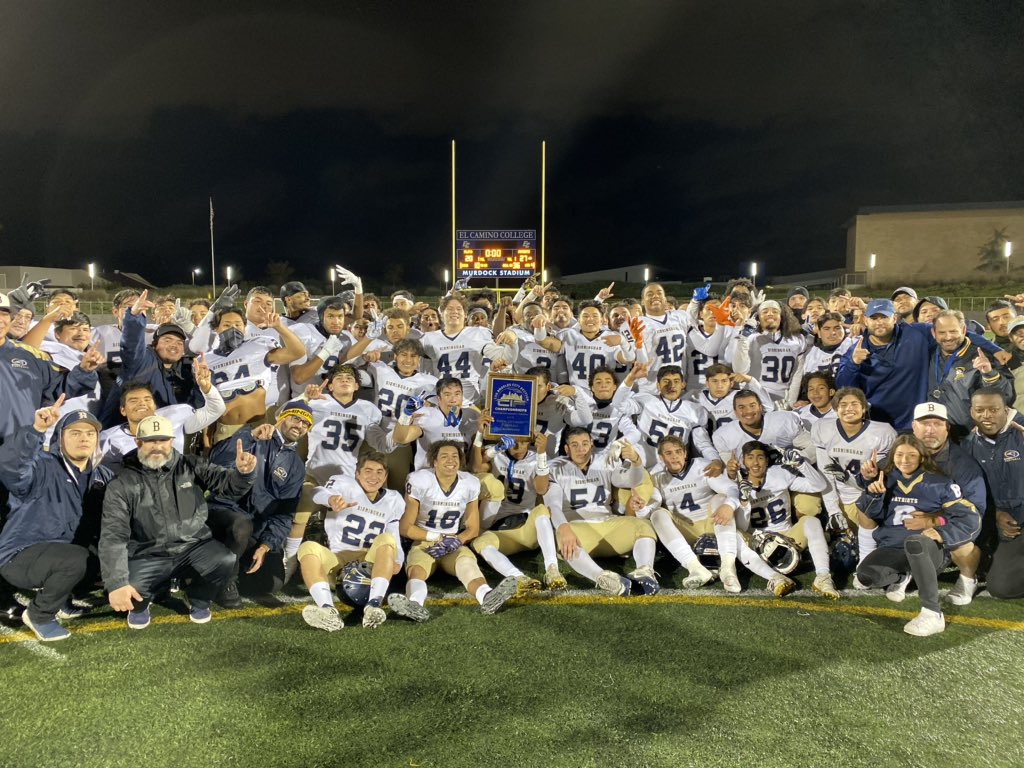 CIFLACS's tweet photo. This is why we L❤️VE high school sports! 👏
First #CIFLACS 🏈 title for these schools since:
Birmingham- 2007 🏆
Reseda- 1995 🏆
Canoga Park- 1981 🏆
Gardena- 2000 🏆
None of the No. 1 seeds in any division won a championship. That does not happen often.
#CompetitiveEquity https://t.co/xmF00yILU8