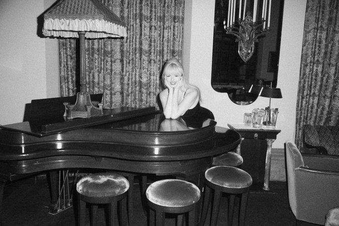 best birthday yet🥂 finally 21!! https://t.co/CFSAS6eoF9