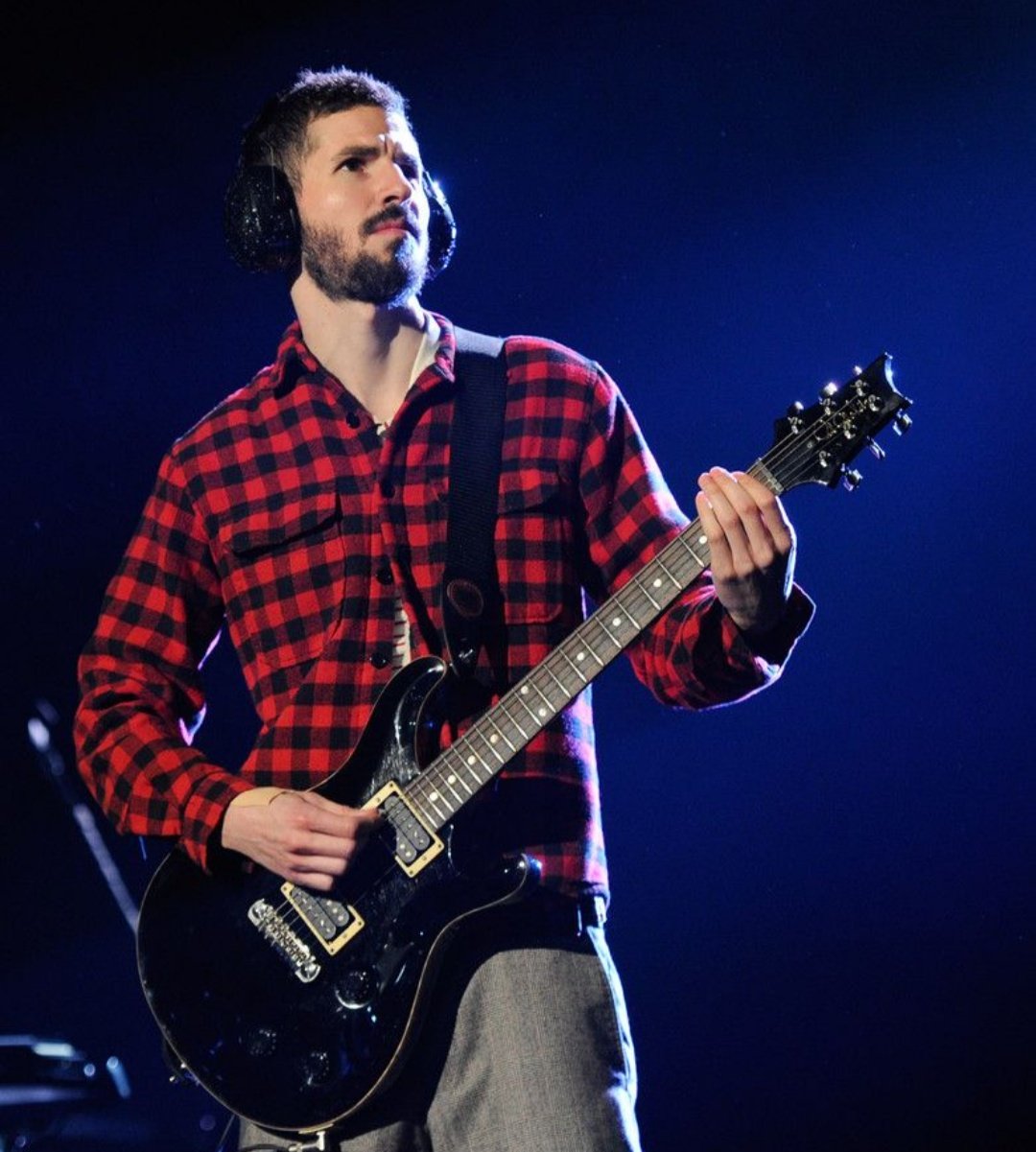 Happy Birthday Brad Delson Would love to see you back with those big headphones...  