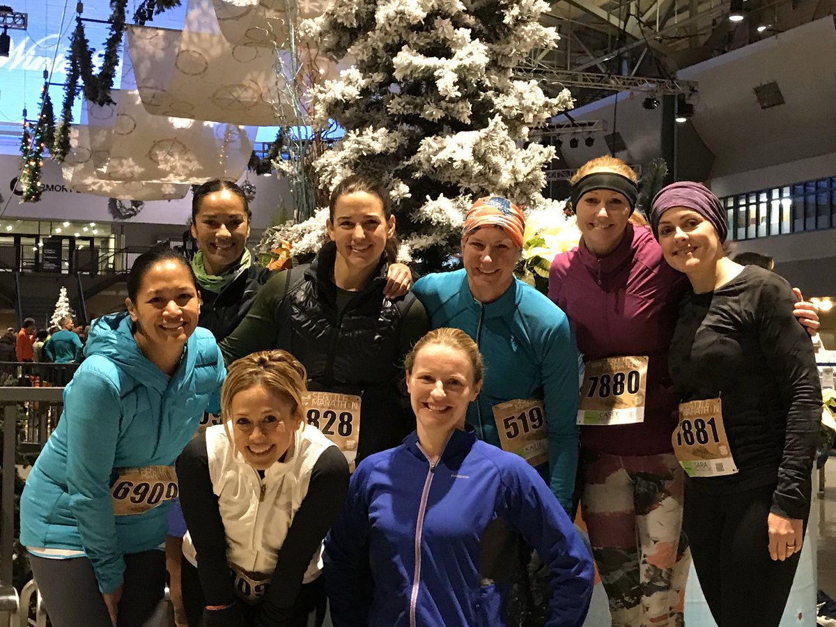 CaseyJeannot's tweet photo. 13.1 to kick off December! Here we go! #strongmamas #seattlehalfmarathon #RunSea https://t.co/nQ3CYNZ6cy