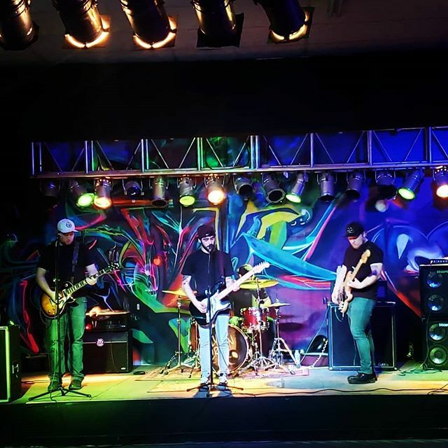 benressler's tweet photo. When Black Friday falls you know it's got to be.. @silverscreenpa .
.
#silverscreen #guitar #music https://t.co/fAi4Z42JdV https://t.co/b6uBuhmVLx