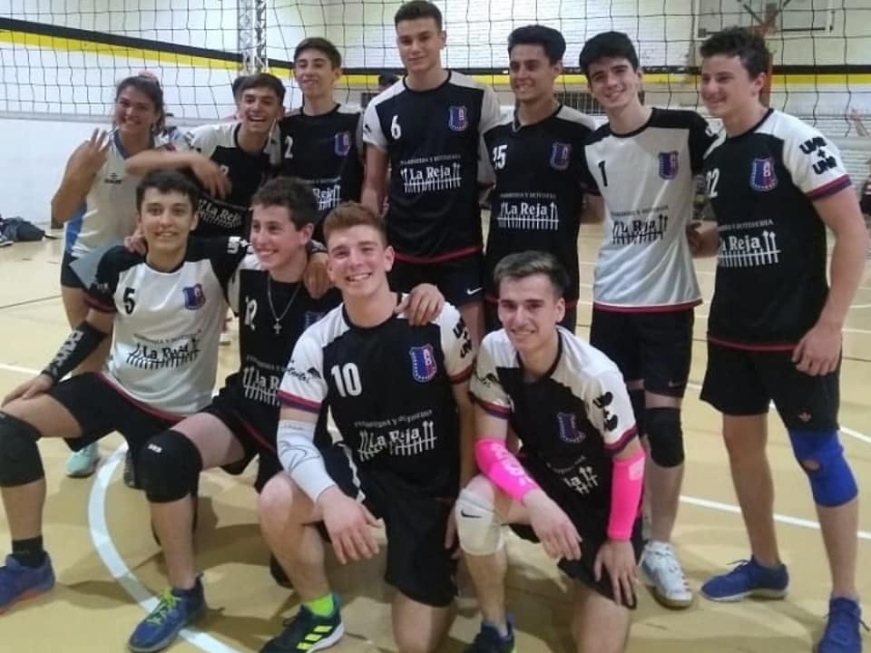 AutomotoV's tweet photo. 🏆Cerramos el año con tres importantes victorias!🏆
Sub 19- M. Tercer puesto en copa de Oro 🥉🏆
Sub 16-F. Se quedo con la copa de Plata🥈🏆
Sub 18-M se consagró CAMPEÓN  del torneo Clausura y se llevó la copa de Oro🥇🏆
#SomosTornquist
#SomosVoley
#Biendepueblo https://t.co/6eUqyureA8