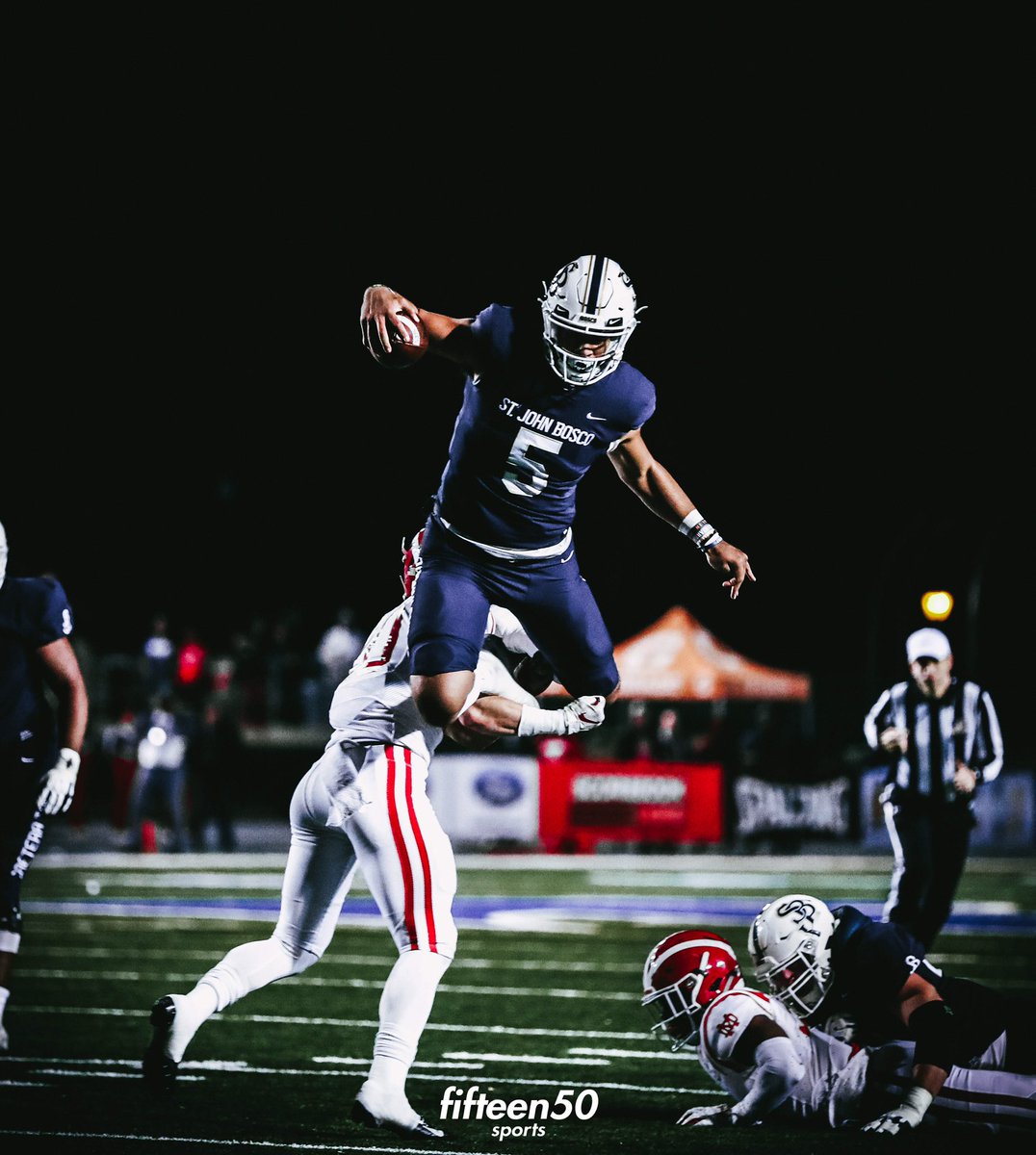 DJUiagalelei's tweet photo. We rolled the dice and watched everyone bet on everyone but us. . .🎲 
#CIFCHAMPS💍 https://t.co/Ig1C59z8Ph