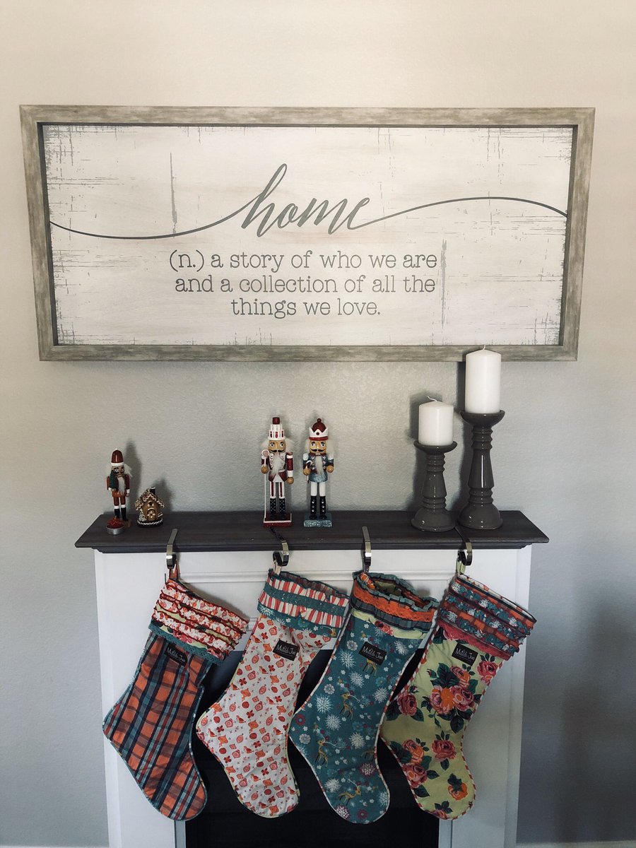 DHomeCOS's tweet image. It’s beginning to look a lot like Christmas around my house. 🏠❤️

When do you start decorating for the holidays? 🎄

#Christmas2019