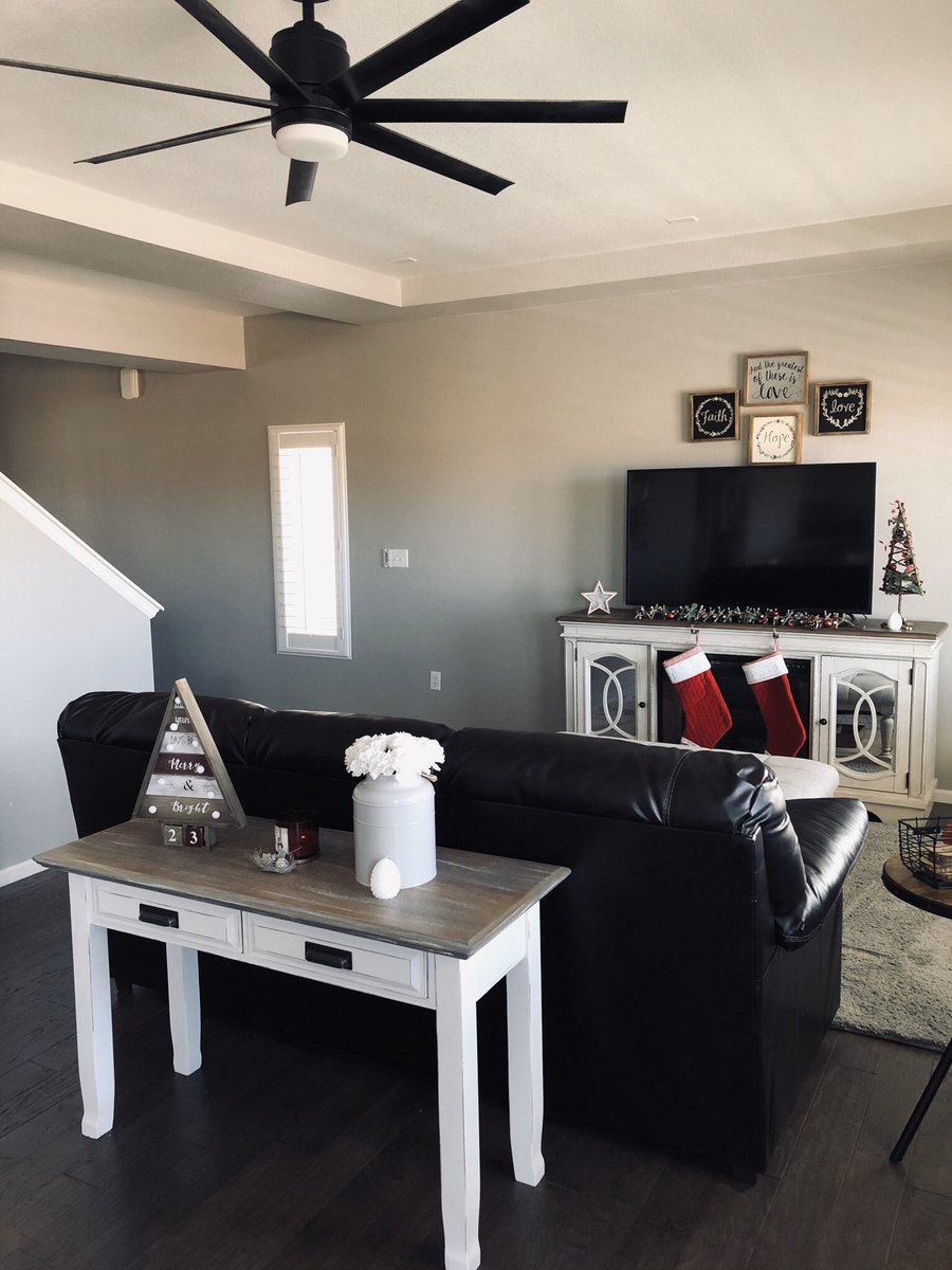 DHomeCOS's tweet image. It’s beginning to look a lot like Christmas around my house. 🏠❤️

When do you start decorating for the holidays? 🎄

#Christmas2019