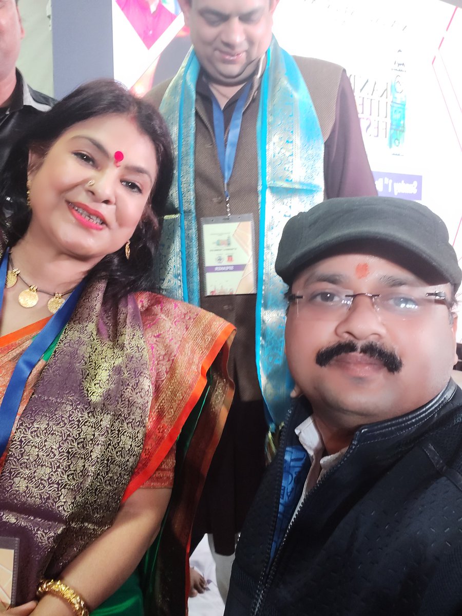 jkshukla86's tweet photo. Yesterday I got the golden opportunity to listen first time PadamShri @maliniawasthi Ji.. She is truly blessed by Goddes Saraswati. it was a wonderful experience for me. 
#KanpurLiteratureFestival #KLF #ghsimr https://t.co/OJl9w5kE73
