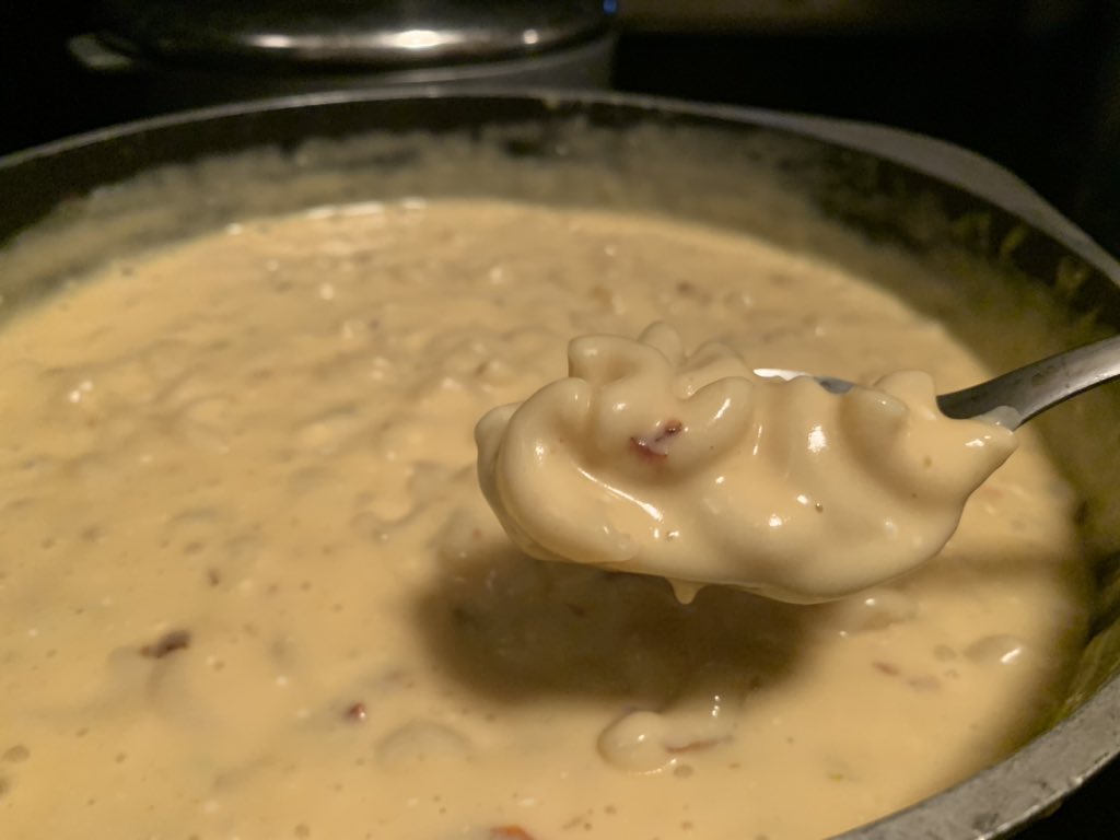 HardcoreFoodity's tweet photo. @FoodPorn That’s not Mac n cheese....

THIS....is Mac n cheese https://t.co/DcuVPGk9sd