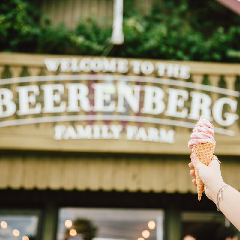 Who could go one of our Berryberg Swirls right now? 😋🍓