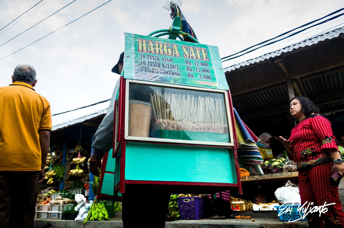 eri666y's tweet photo. Petualangan kita di kota #magetan #sarangan untuk berburu mie instan paporit + tempe goreng. https://t.co/nnLak9C5bC