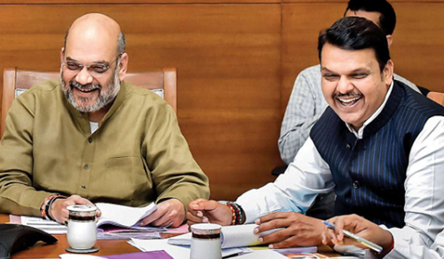 daijiworldnews's tweet image. Fadnavis was made #MahaCM to transfer Rs 40K cr of central funds: BJP MP

- bit.ly/2Y4E7mK