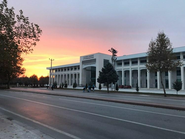 Herkese mutlu ve başarılı bir hafta dileriz.

#mutluhaftalar

#ktokaratayuniversitesi

#pazartesi

#karataylınınobjektifinden

Fotoğraf: Tevfik Çalkayak