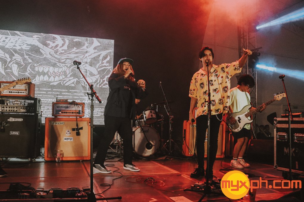 REIDersOfficial's tweet photo. James Reid (@tellemjaye) surprises Threadfest 2019 crowd as he performs with @mandauenights
©️ MYXphilippines
#JamesReid
#MandaueNightsThreadFest
#threadfest2019 https://t.co/G1Svd6sEmV