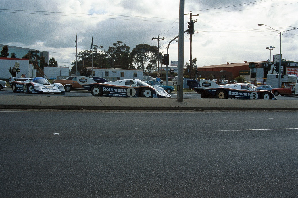 #OTD #OnThisDay am 02. Dezember 1984 gewannen #StefanBellof und Derek #Bell im australischen #Sandown Park auf dem #Rothmans-Porsche #Porsche 956 mit der Chassis-Nr. 009 und der Startnummer 2 die Sandown 1000 Kilometer. Zum heutigen #CyberMonday besucht stefan-bellof.de