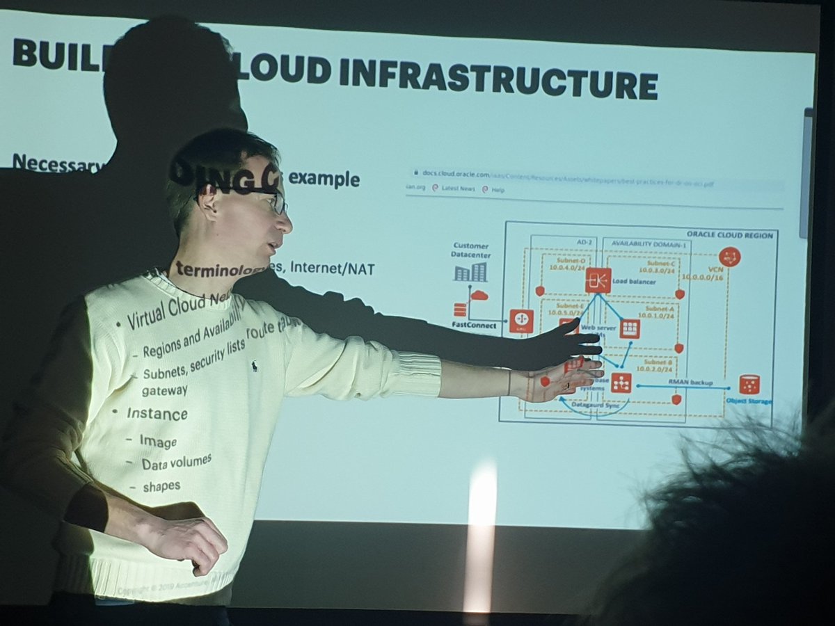 This is why all speakers should be wearing white! <a href="/MartinDBA/">Martin Bach</a> is #terraform-ing Cloud at #techfest19 !