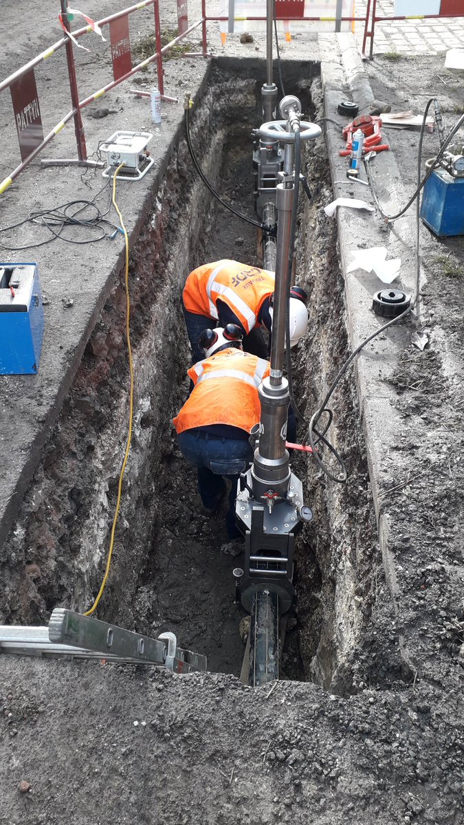 #GRDF Intervention Obturation Double P2000 diamètre 125 pour insertion de vanne à Tilloy Les Mofflaines.
<a href="/JoseBeaucamp/">José BEAUCAMP</a> <a href="/SagotPa/">PA.SAGOT</a> @WLGaz <a href="/PhilippeHurtrez/">Philippe Hurtrez</a> @BekkoucheNabil_ <a href="/PenetAlexandre/">Penet Alexandre</a> <a href="/alexhainneville/">Alexandre</a>