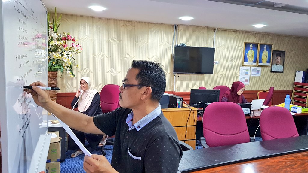 bencanaalam.jkr.gov.my/v3/
Tuan/Puan. Boleh semak jalan-jalan yang ditutup melalui link di atas.
#Banjir2019

<a href="/JKRMalaysia/">JKR Malaysia</a> <a href="/arkamaluddin/">Kamaluddin Abdul Rashid</a> <a href="/yusufghani200/">تذكرة</a> <a href="/jasmi99203168/">jasmi</a> <a href="/Nuzulnisa/">Nuzulnisa Barudin</a> <a href="/fbjjkr/">Fauzi Junus</a>