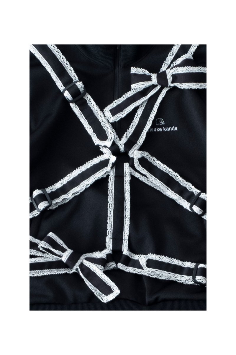 パラシュート・ジャージとボンテージ・ジャージ。シャネルがコルセット