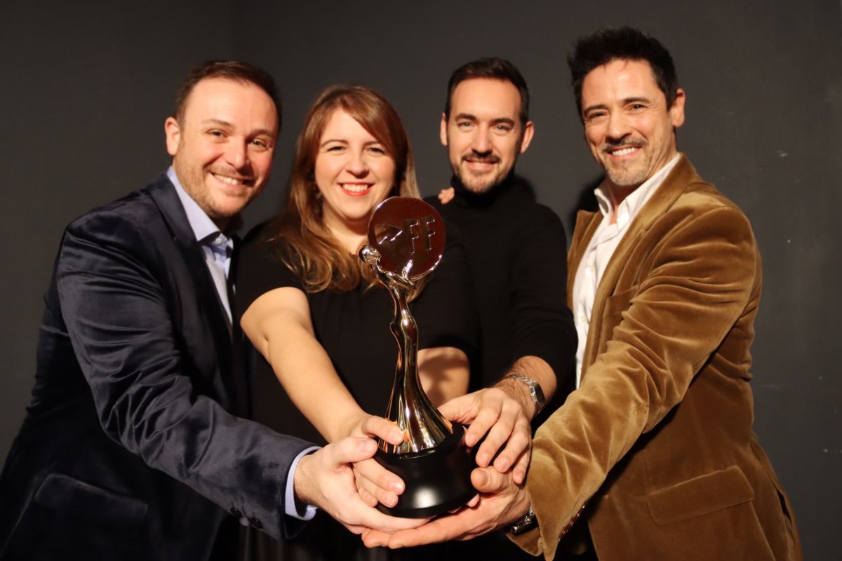 Festival Ficticia entrega el premio FICTICIA a Mejor Impulsor de Talento en el marco del Festival de Cine de Zaragoza, a Flooxer de Atresmedia. Enhorabuena!!!
#seriesdeficción #ficticia #plataformapionera #impulsordetalento #flooxer #atresmedia #Fcz24