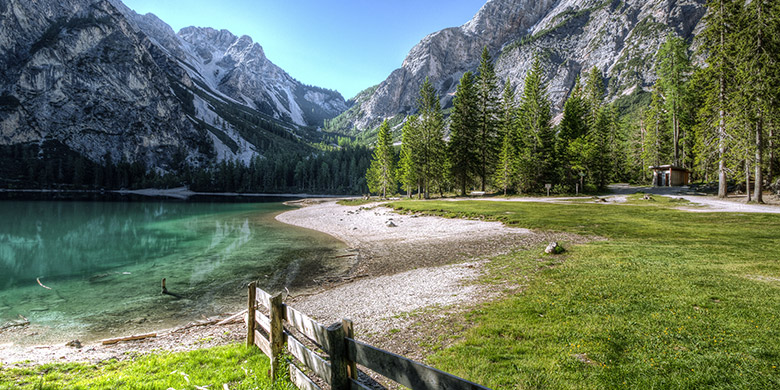 DirecTV_Now's tweet photo. Experience the gentle shower and the cold breeze here …It’s always good to stay apart from your day today job routine for a while   #nature #photography https://t.co/ZptXnVpB0T