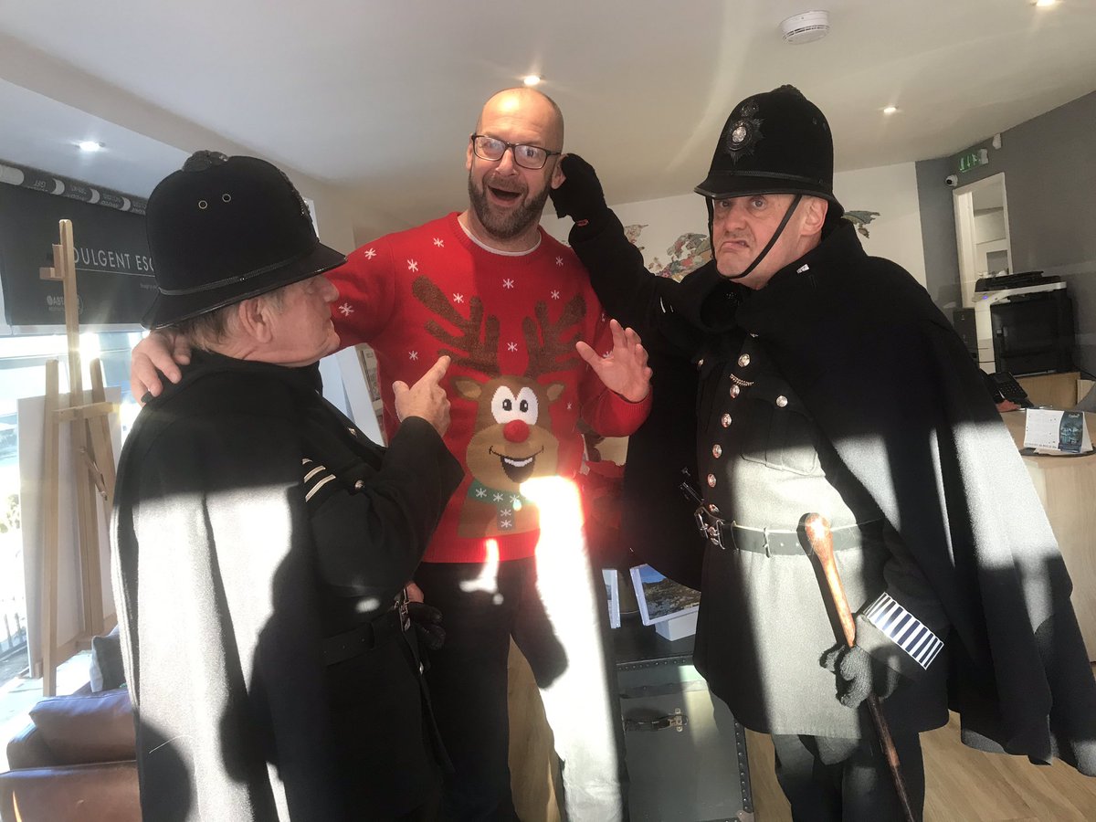 It was a ‘fair cop’ for Nick by these Bobbies yesterday at the @VictorianFayre in Otley

What a fabulous atmosphere there was in Otley, well done to all the organisers, it was fantastic! 
@visitotley @OtleyBID