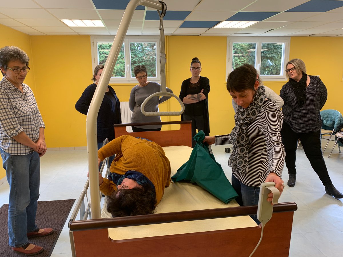 Atout_Synergia's tweet photo. Fin des sessions de formation d'acteurs PRAP 2S pour l'année 2019 au sein de l'AADCSA. Quelques photos de la 3ème et dernière journée pour les intervenantes à domicile qui se sont formées à l'utilisation d'aides techniques. #prap #prap2S #travail #Formation @INRSfrance #ergonomie https://t.co/QlAEyWbMr1