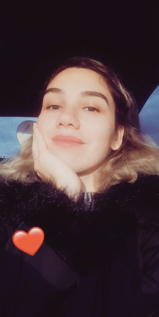 gleracar's tweet image. “ Sonra gömdük ne varsa içimize..
Anlaşılmasın diye bir de çiçek ektik üzerine.

Altı mezar, üstü bağ bahçe..